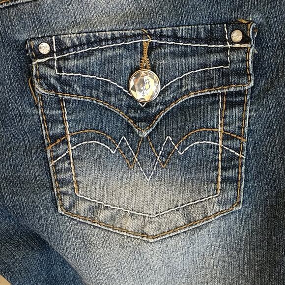 Bongo Embellished Low Rise Denim Shorts size 9 - Picture 4 of 8